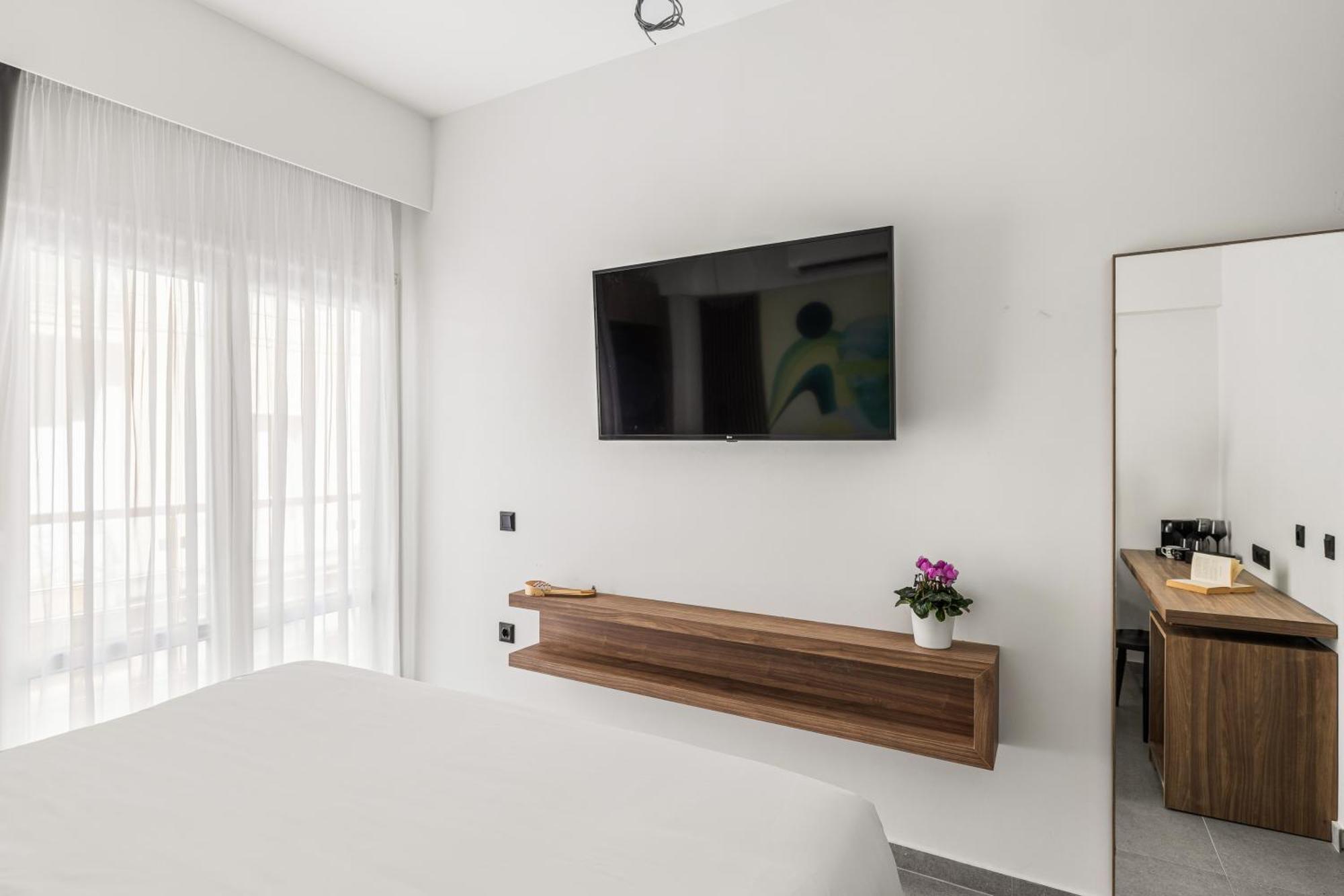 The Q Hotel Atene Esterno foto