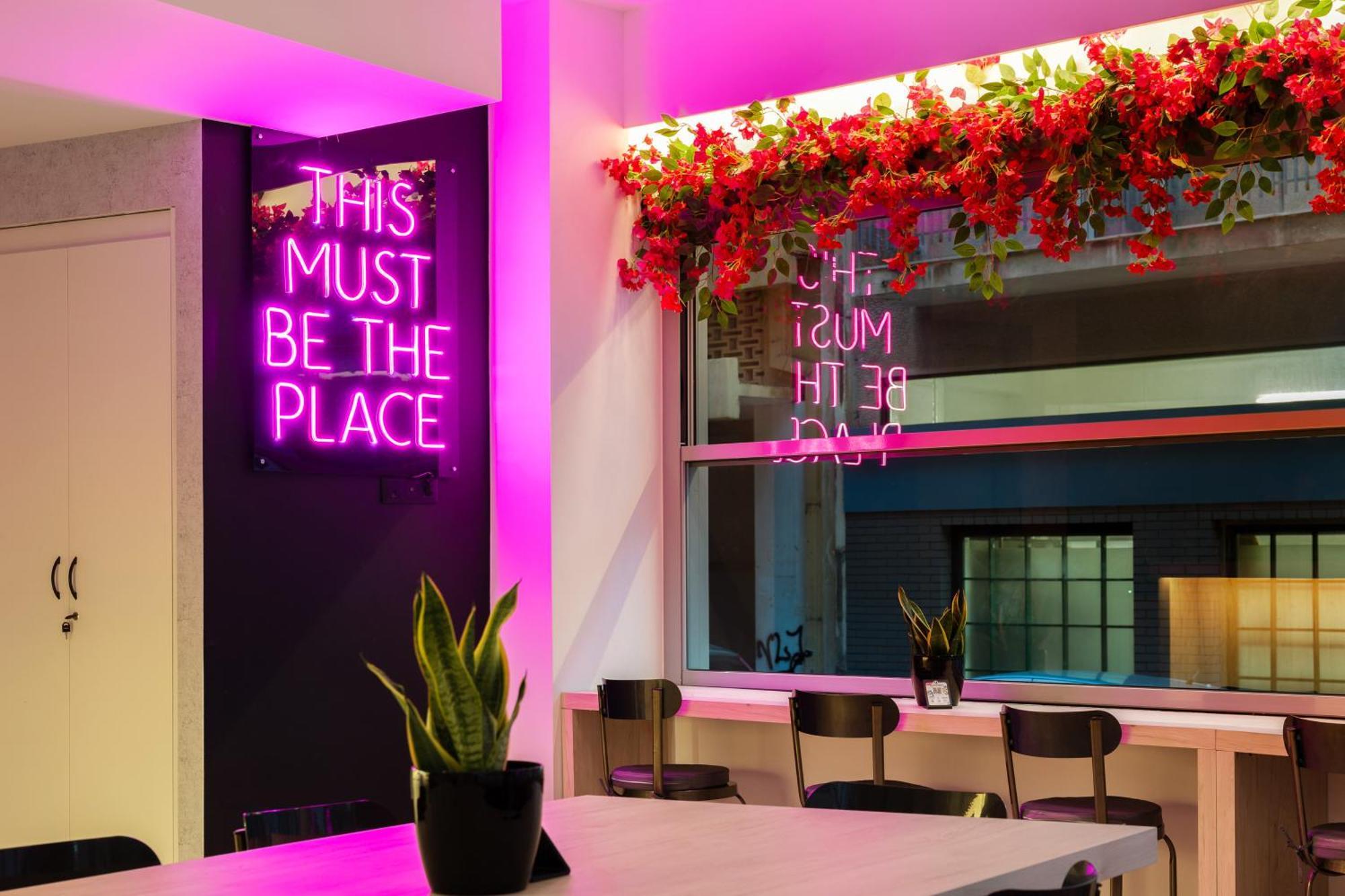 The Q Hotel Atene Esterno foto