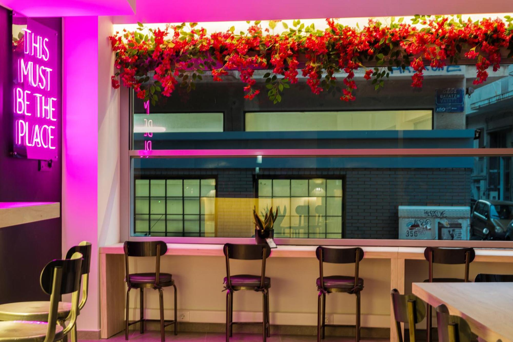 The Q Hotel Atene Esterno foto