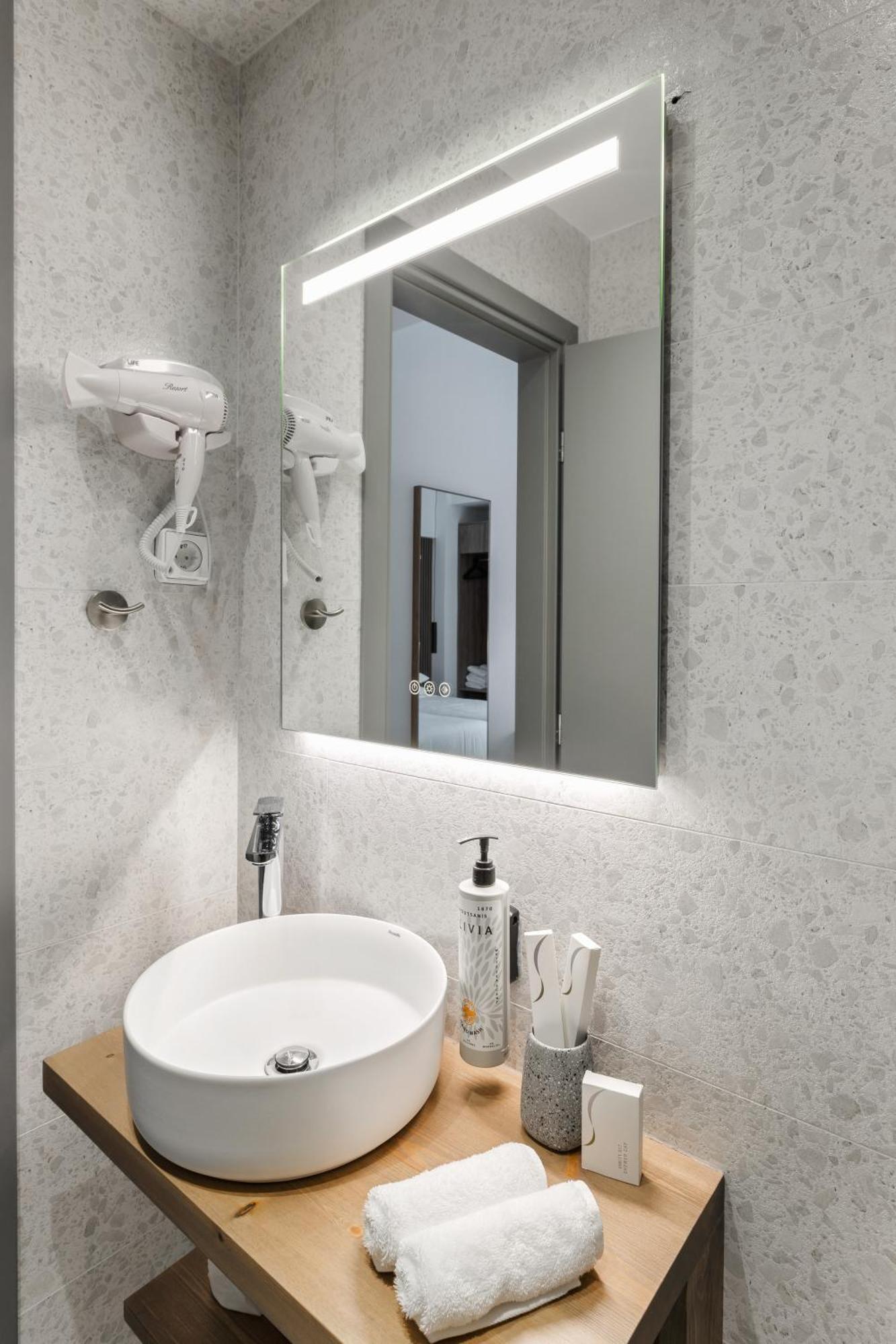 The Q Hotel Atene Esterno foto