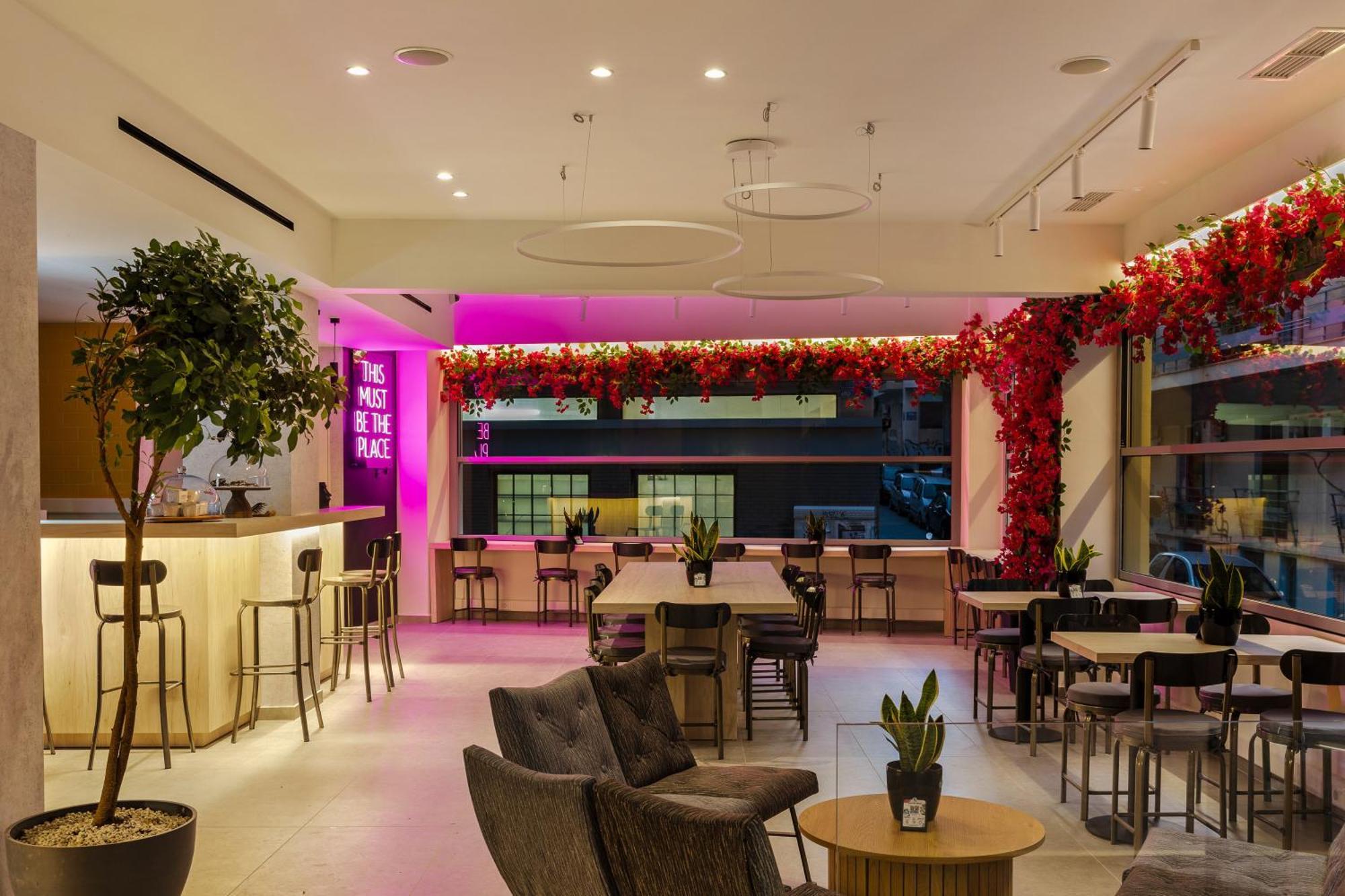 The Q Hotel Atene Esterno foto