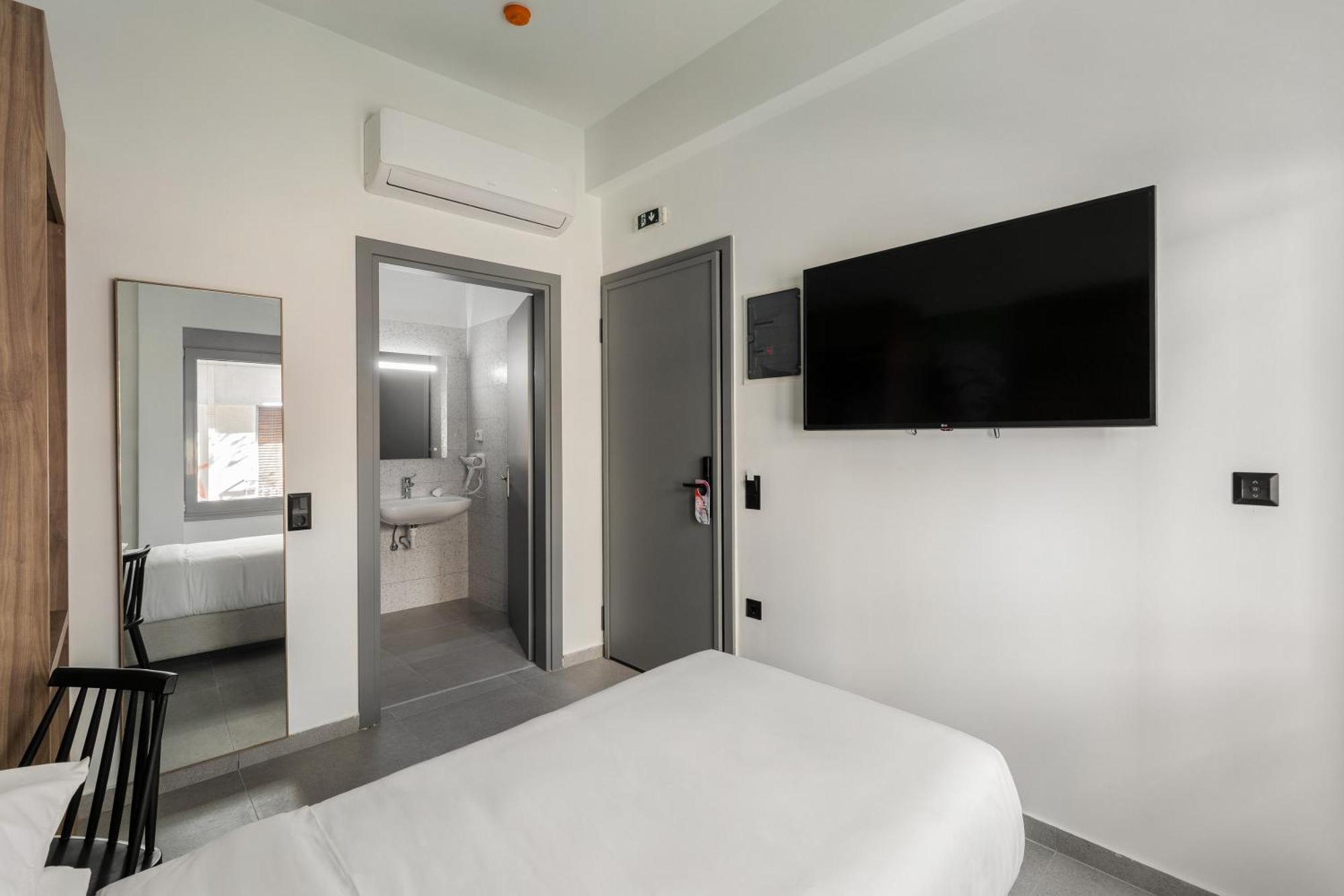 The Q Hotel Atene Esterno foto